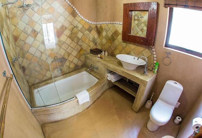 غرفة عائلية, Broadwater River Estate