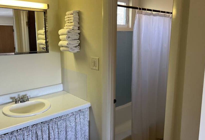 חדר משפחתי, High Tide Inn On The Ocean, Motel And Cottages