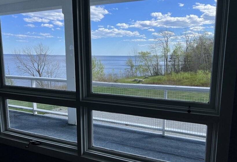 חדר משפחתי, High Tide Inn On The Ocean, Motel And Cottages