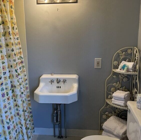 בית, חדר שינה 1, High Tide Inn On The Ocean, Motel And Cottages