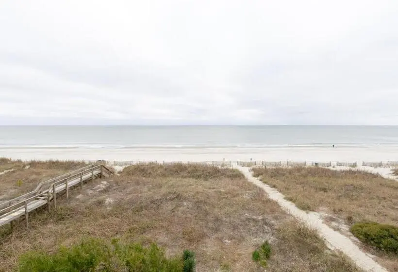 اتاق استاندارد سه تخته با بالکن, A Place At The Beach