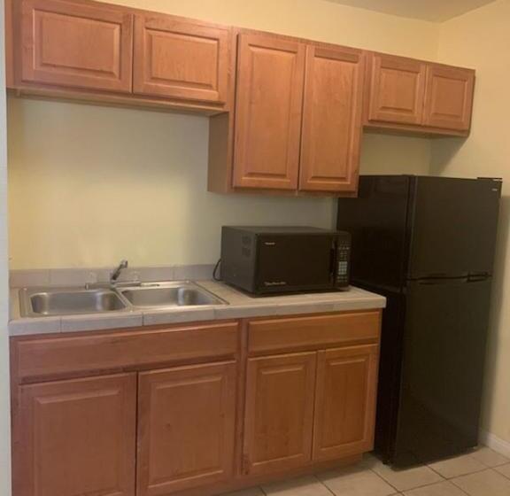 デラックススイート, Europa Inn & Suites