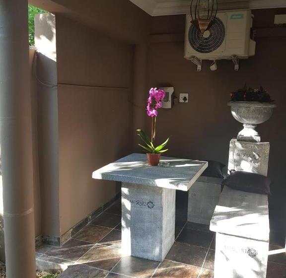 غرفة إقتصادية, Meraki Country Manor