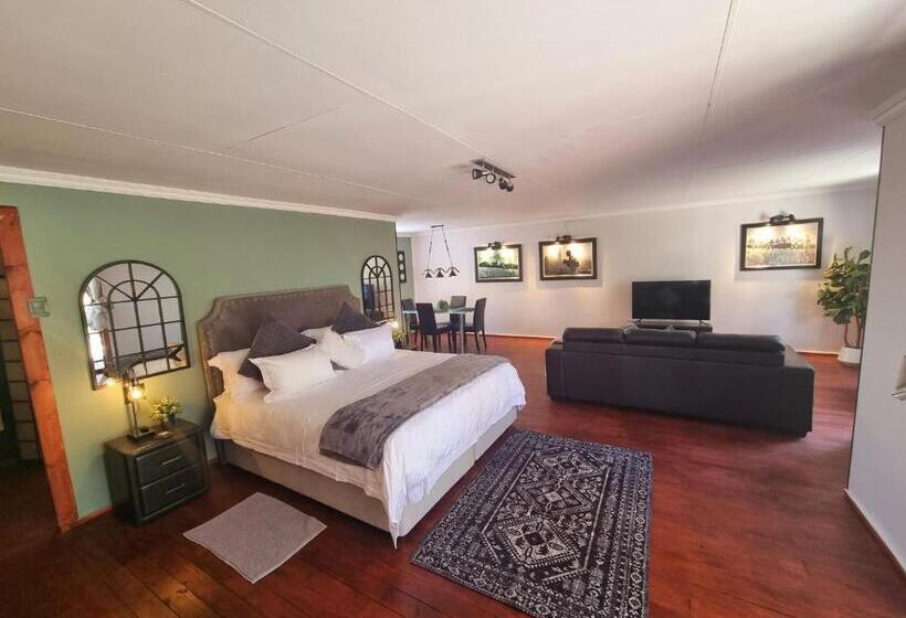 חדר דחוקס עם מיטת קינג, Meraki Country Manor