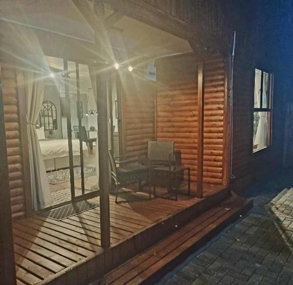 חדר דחוקס עם מיטת קינג, Meraki Country Manor