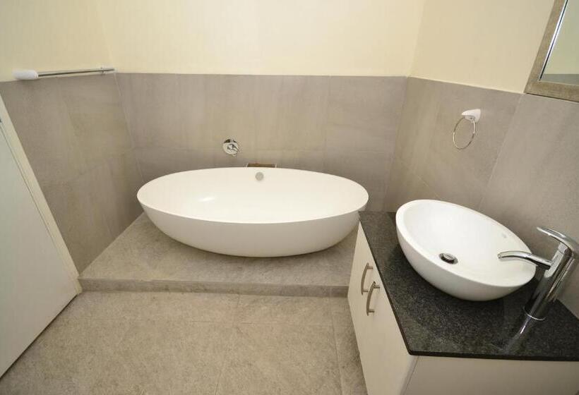 Номер Deluxe Кровать Кинг, Herms Restaurant & Boutique