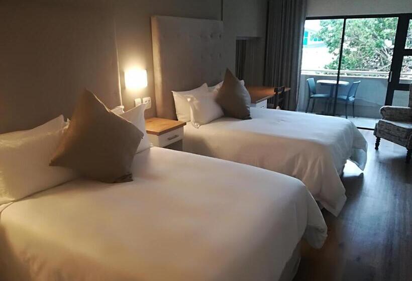 Номер Стандарт, Herms Restaurant & Boutique