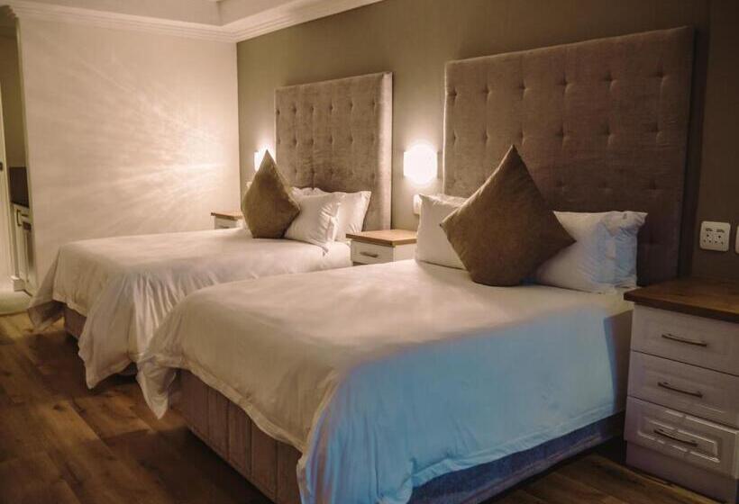 Номер Стандарт, Herms Restaurant & Boutique