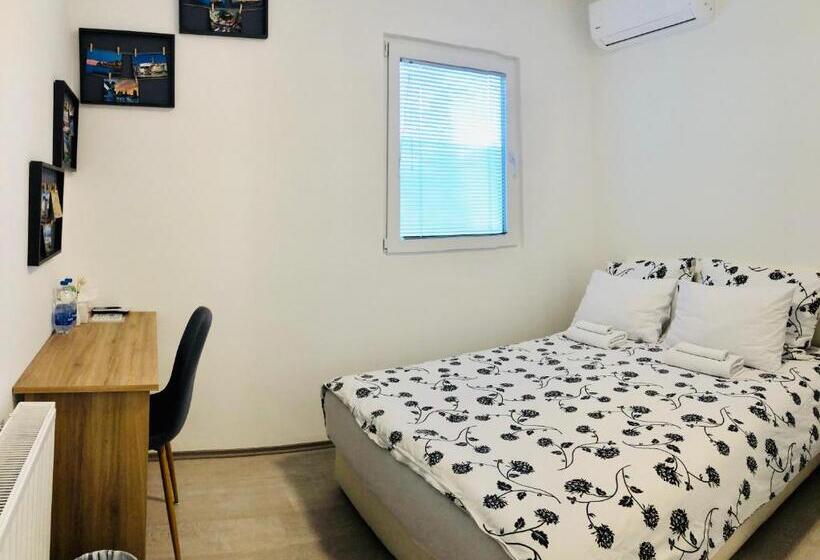 اتاق پایه با سرویس بهداشتی مشترک, Lina Rooms Hostel