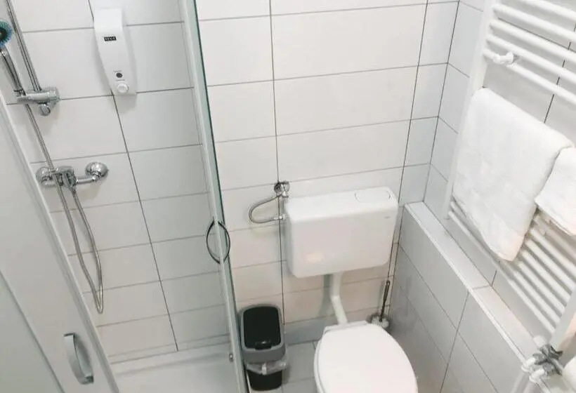 اتاق استاندارد با سرویس بهداشتی مشترک, Lina Rooms Hostel