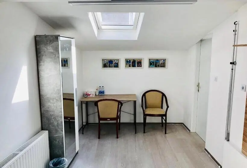 اتاق استاندارد با سرویس بهداشتی مشترک, Lina Rooms Hostel
