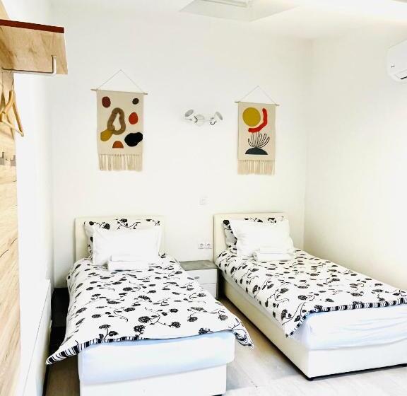 اتاق استاندارد با سرویس بهداشتی مشترک, Lina Rooms Hostel