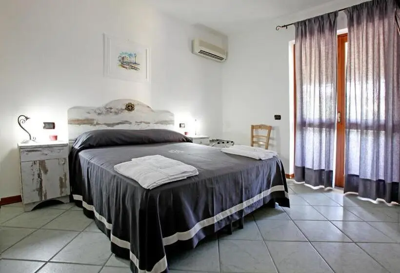 Standard-huone Puutarhanäkymä, Luxury Room Vittorio Emanuele Ii
