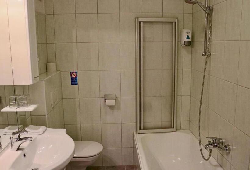 חדר משפחתי נוף להרים, Pension Kärnten