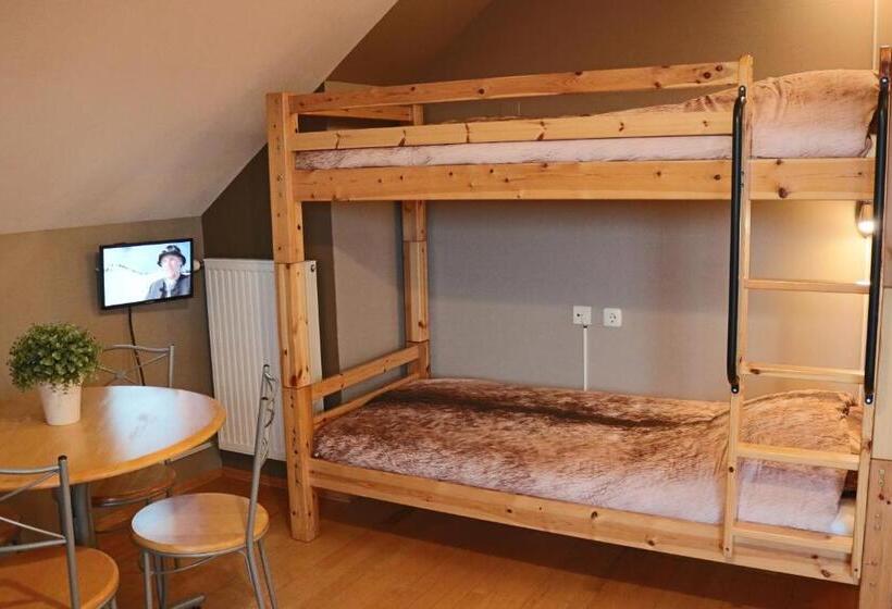 חדר משפחתי, Pension Kärnten