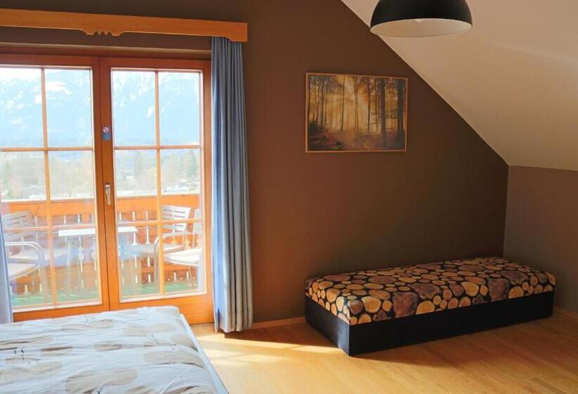 חדר משפחתי, Pension Kärnten