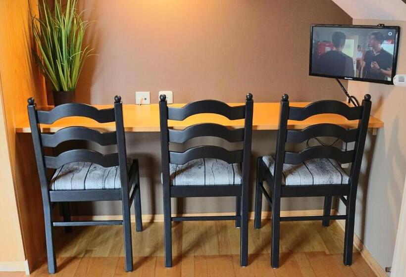 חדר משפחתי, Pension Kärnten