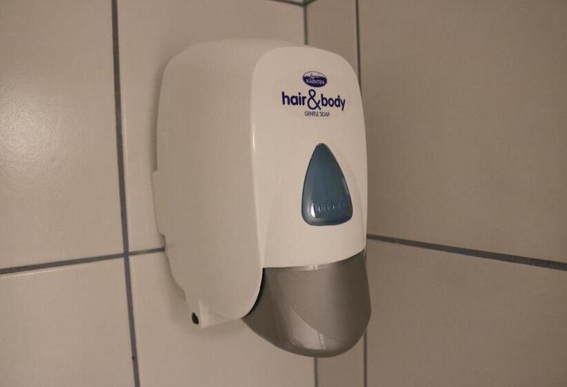 חדר סטנדרט לארבעה, Pension Kärnten