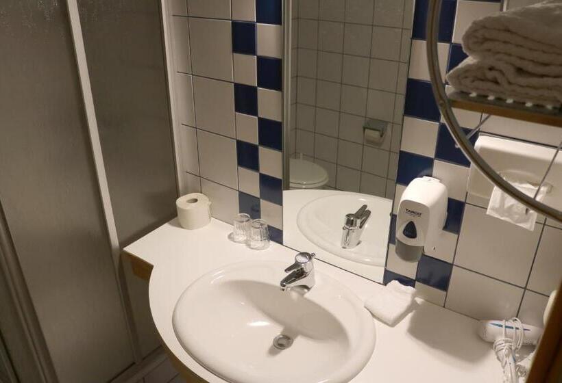 חדר סטנדרט לארבעה, Pension Kärnten