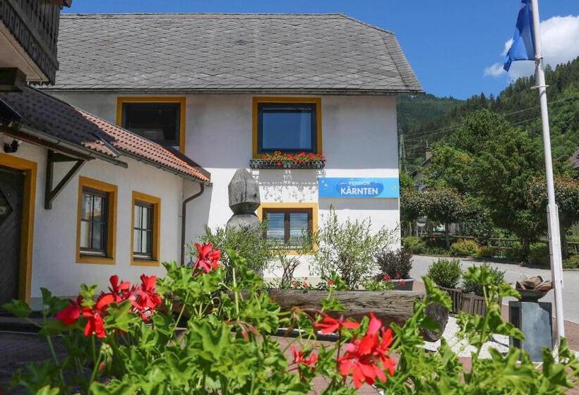 דירת שלושה חדרים, Pension Kärnten