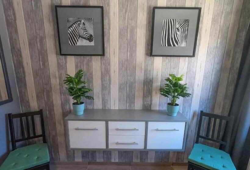 דירת שלושה חדרים, Pension Kärnten