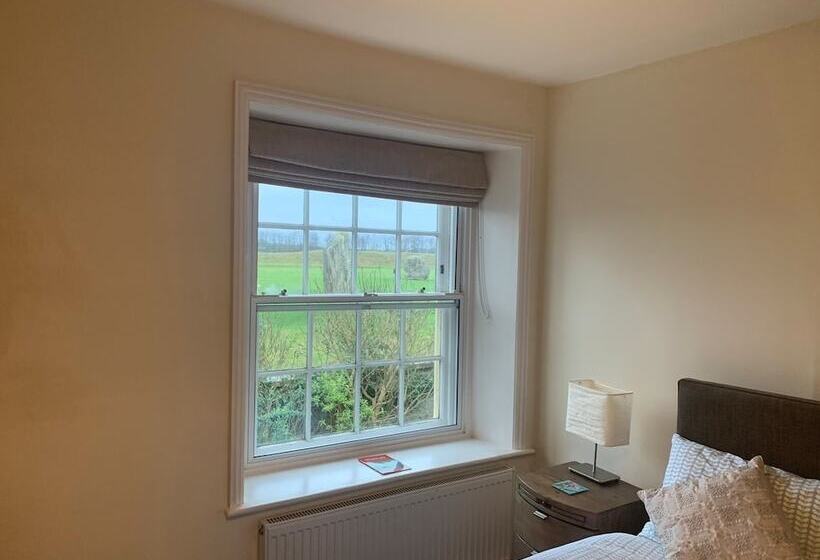 غرفة قياسية حمام مشترك, Silbury House