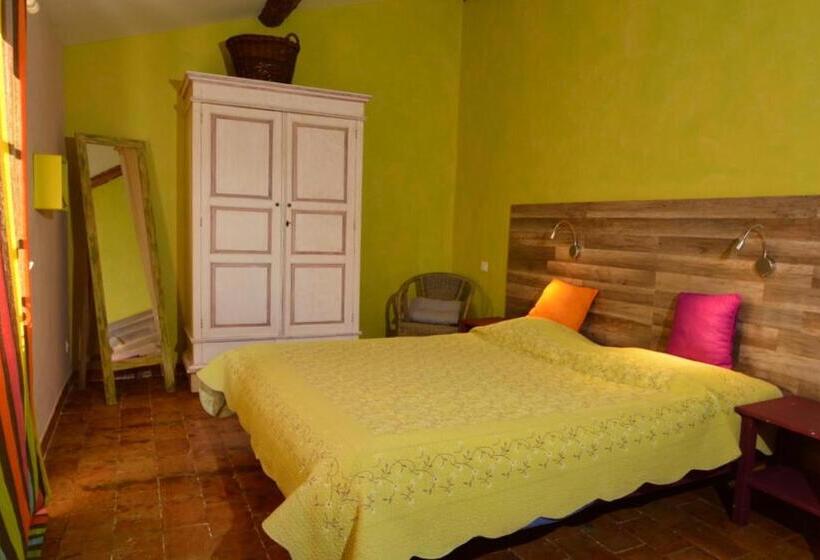 חדר לארבעה סטנדרטי עם נוף לגינה, La Tuilière En Luberon