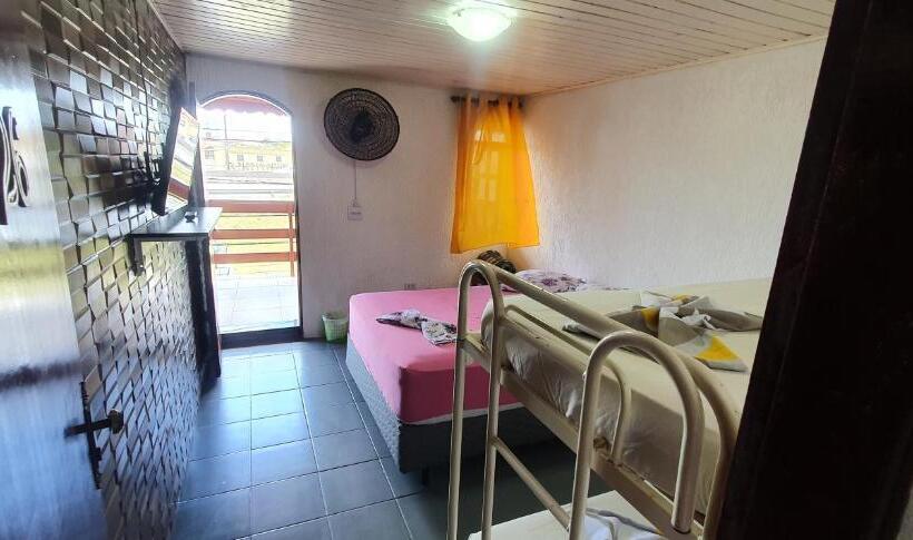 Quarto Quadruple Standart com Varanda, Pousada Fonseca