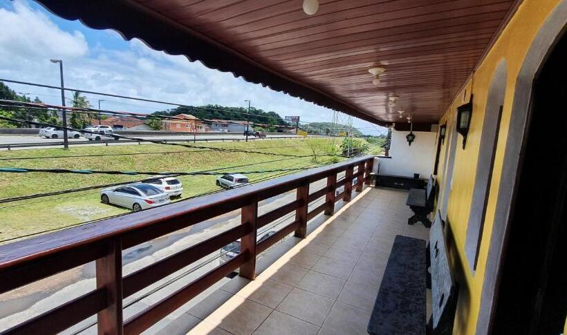 标准三人间共用浴室, Pousada Fonseca