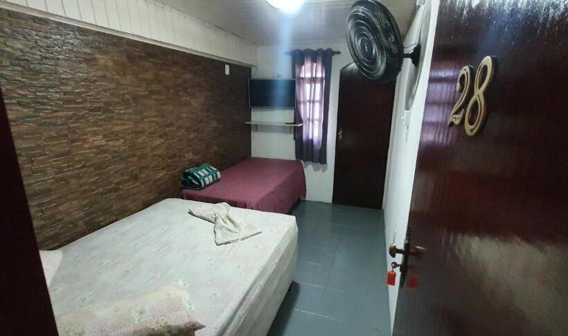 标准三人间共用浴室, Pousada Fonseca