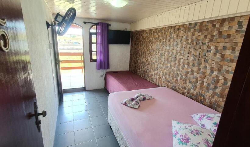 标准三人间共用浴室, Pousada Fonseca