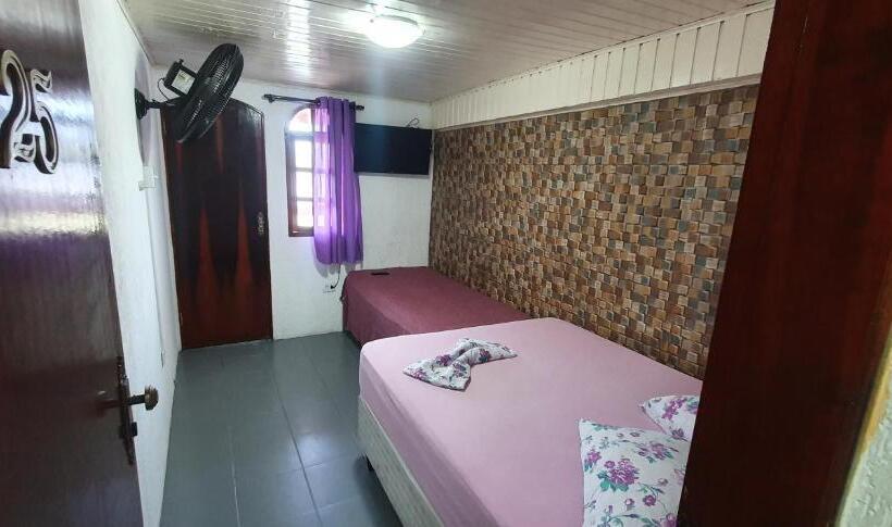 标准三人间共用浴室, Pousada Fonseca