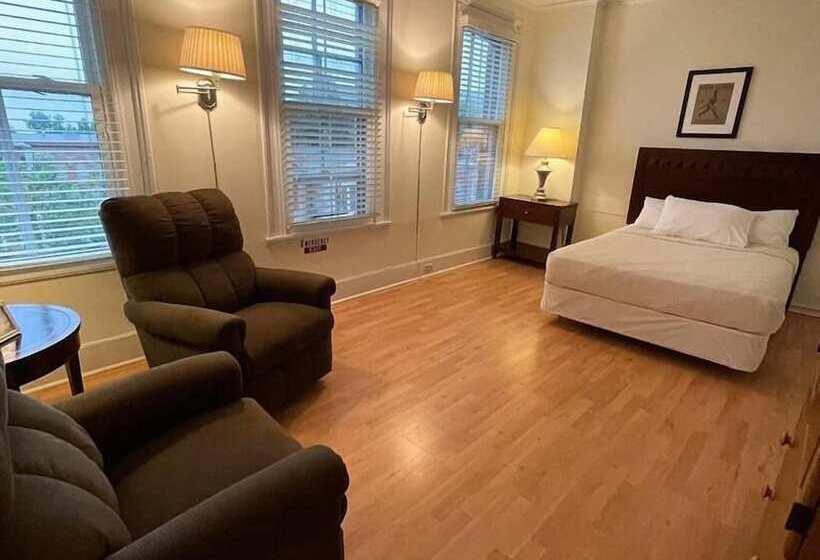 Family Suite, Baseball Town Motel