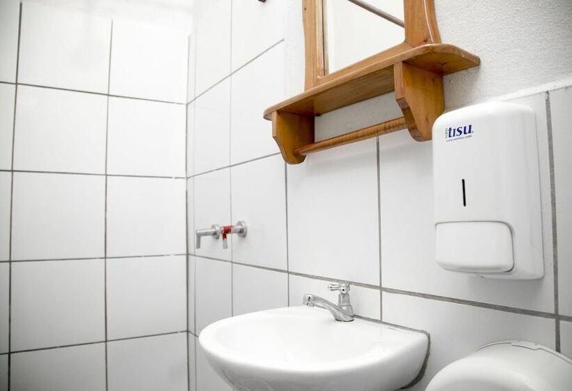 اتاق استاندارد سه نفره, Aruma