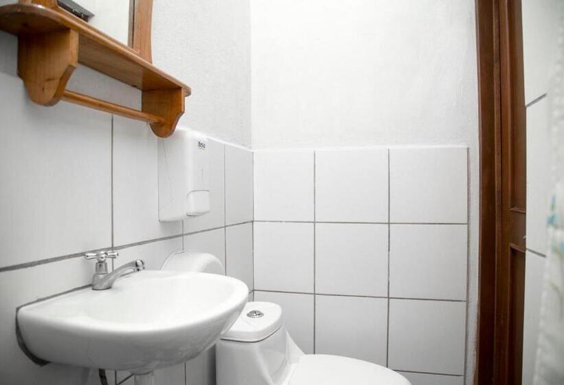 اتاق استاندارد سه نفره, Aruma