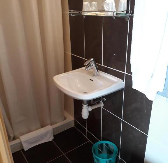 חדר משפחתי, Le Relais De Boralde