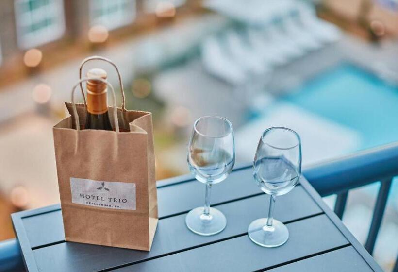 스위트 킹사이즈 침대, Trio Healdsburg