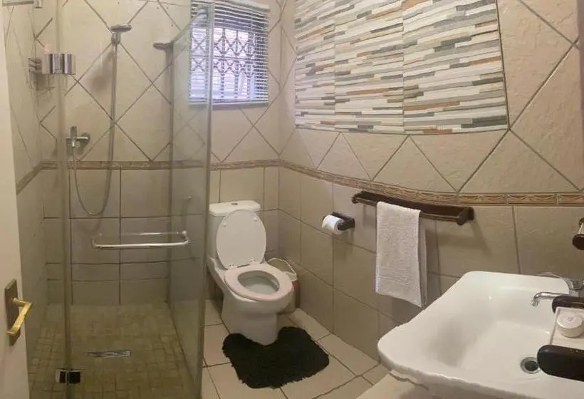 اتاق خانوادگی, A Pousada Guesthouse