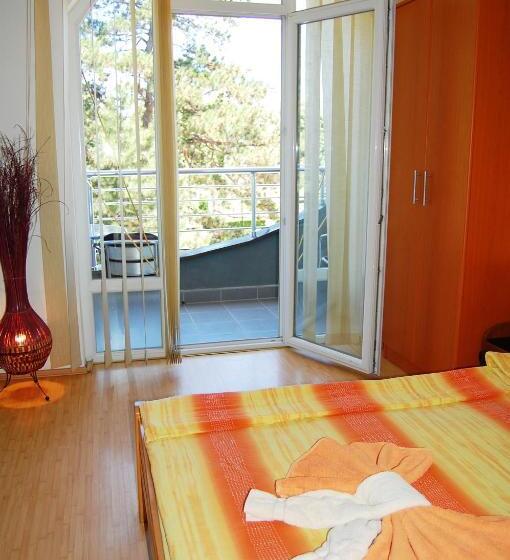 Standard Triple Room with Terrace, Guesthouse Sunny
