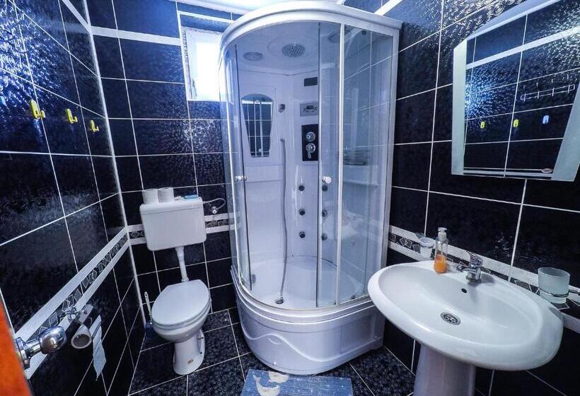Economy Triple Room, Guesthouse Sunny