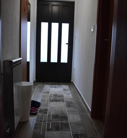 استودیوی لوکس, Deluxe Studio & Rooms Zarubica