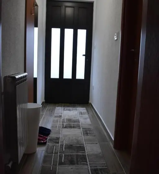 استودیوی لوکس, Deluxe Studio & Rooms Zarubica