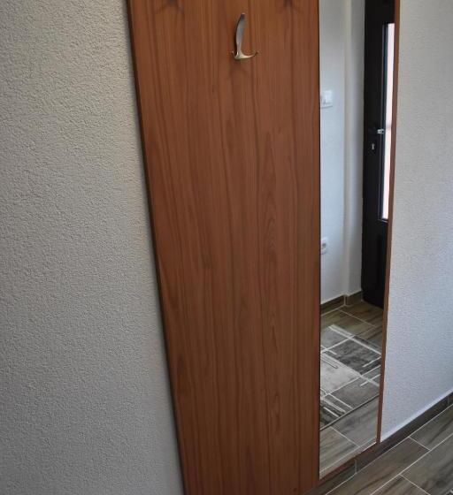 استودیوی لوکس, Deluxe Studio & Rooms Zarubica