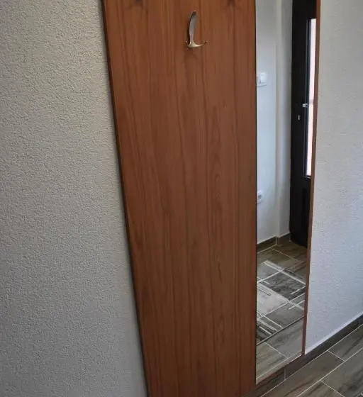 استودیوی لوکس, Deluxe Studio & Rooms Zarubica