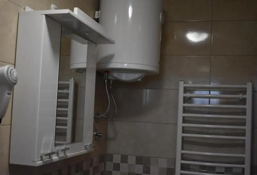 استودیوی لوکس, Deluxe Studio & Rooms Zarubica
