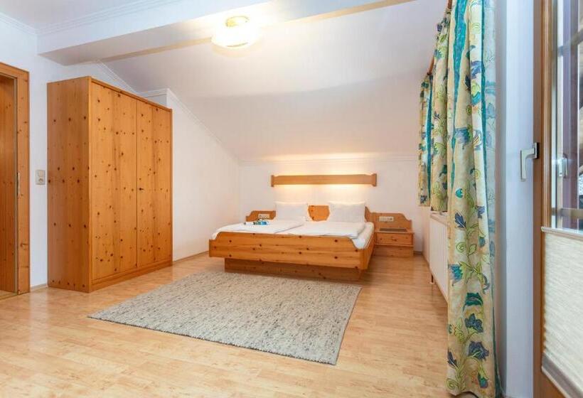 テラス付き1ベッドルームアパートメント, Tischlerwirt