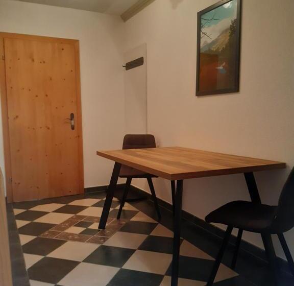 1ベッドルームアパートメント, Tischlerwirt