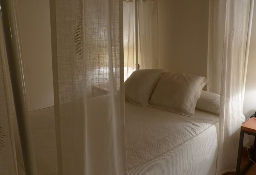 اتاق استاندارد سه نفره, Hosteria Del Arco