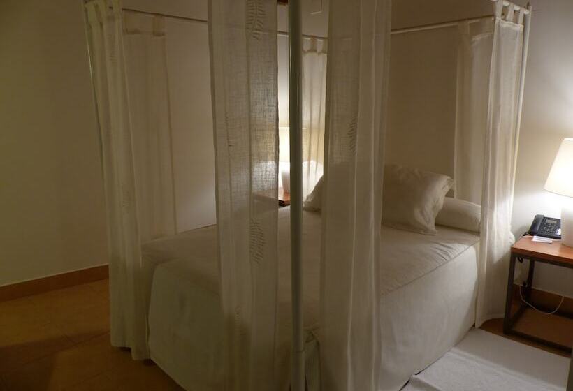 غرفة قياسية ثلاثية, Hosteria Del Arco