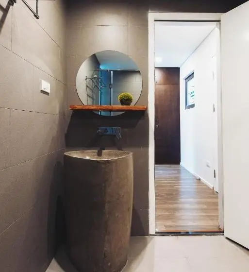 اتاق استاندارد سه تخته با بالکن, Deja Vu House Ha Long